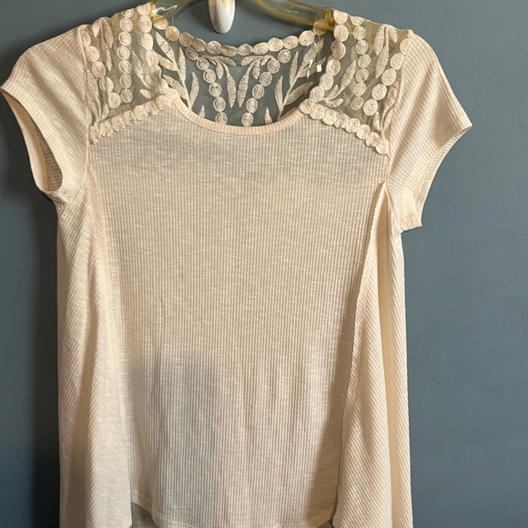 SELLING JOLT TOP FOR WOMEN SIZE M COLOR CREAM VERY GOOD CONDITION - Picture 10 of 13